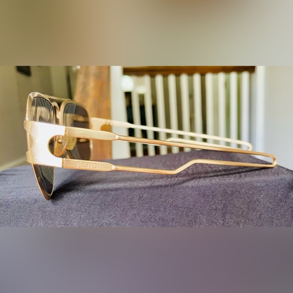 Ultra rare, vintage & authentic Fendi FS223 aviators designed by Karl Lagerfeld - Picture 4 of 8